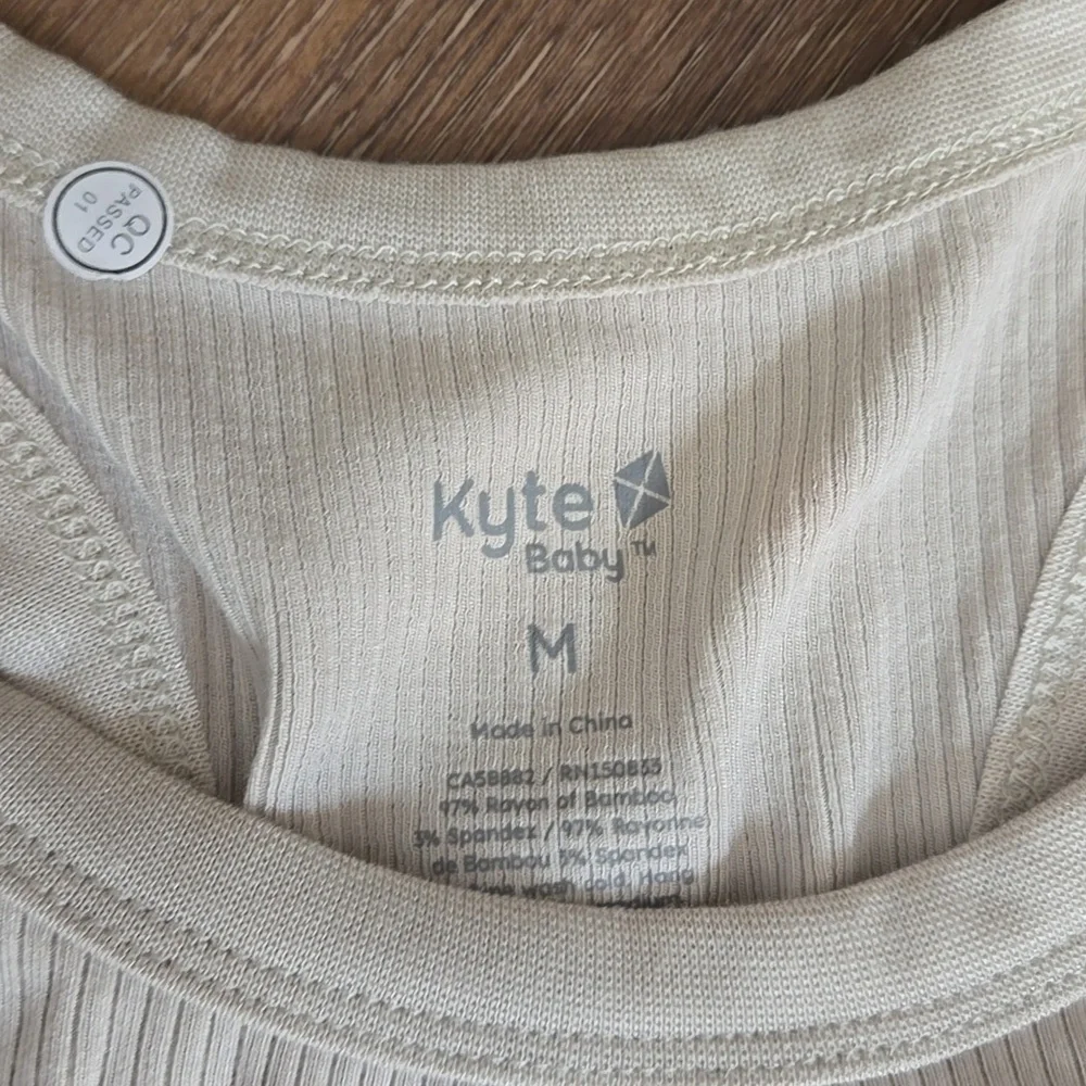 Kyte Womens Ribbed Racerback Tank M oat - Picture 2 of 4